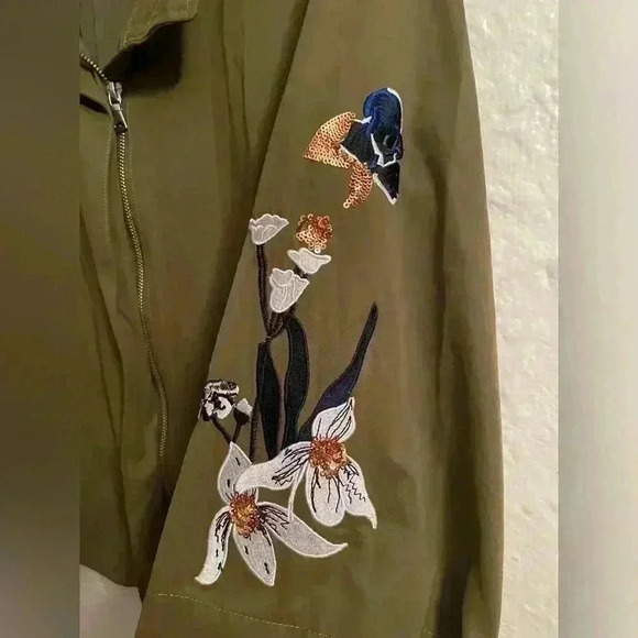 Eric Signature lined, army green, full zip jacket with sequined sleeves; size M - Picture 5 of 11